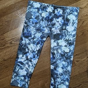 NWT Printed legging Capri S